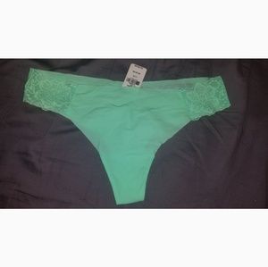 PINK Victoria's Secret thong NWT